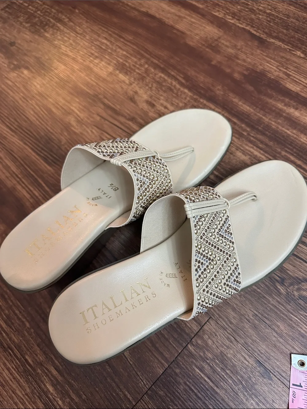 New Italian Shoemakers 8.5 Sandal Cream Wedge Thong Elastic Strap